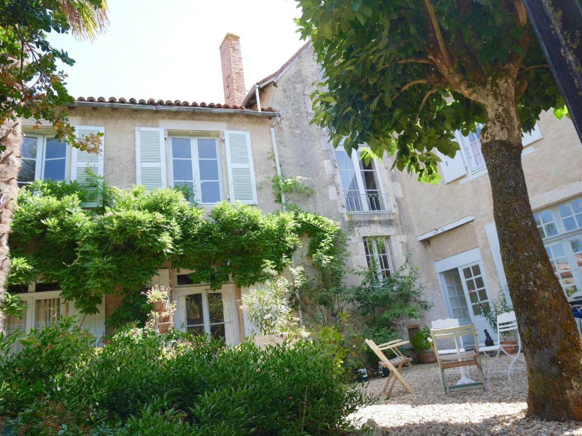 L'Arbre D'Ange Bed and Breakfast Montmorillon Εξωτερικό φωτογραφία