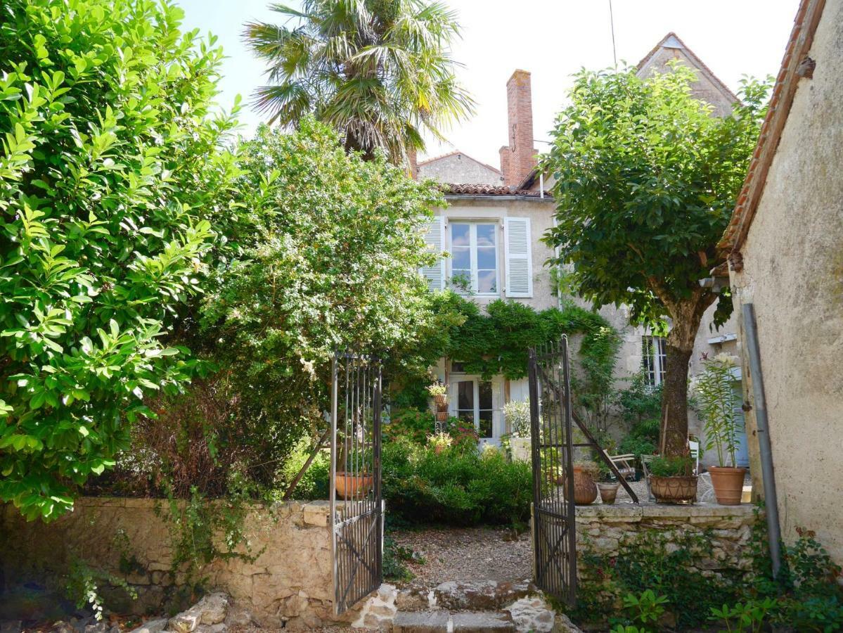 L'Arbre D'Ange Bed and Breakfast Montmorillon Εξωτερικό φωτογραφία
